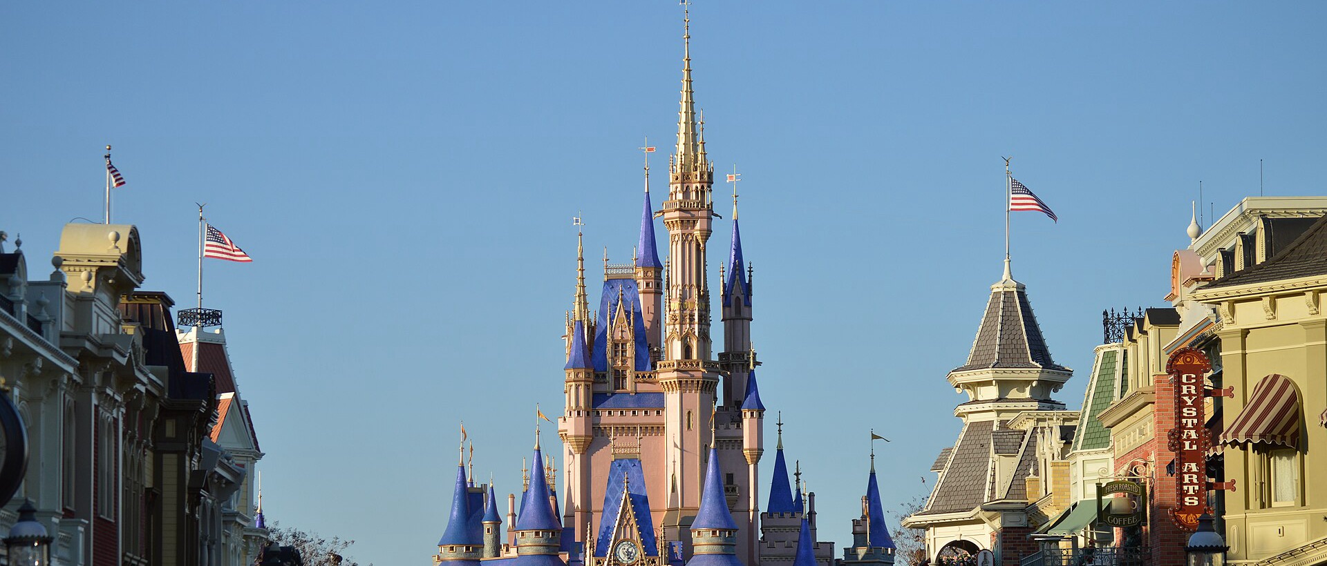 Castelo da Cinderela no fim da Main Street, no Magic Kingdom, em Orlando